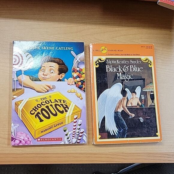 Bundle of 10 assorted paperback books by Scholastic and Dell Yearling - Picture 6 of 6